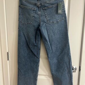 NEW….Size 2/29” Medium Wash 90s Relaxed Straight